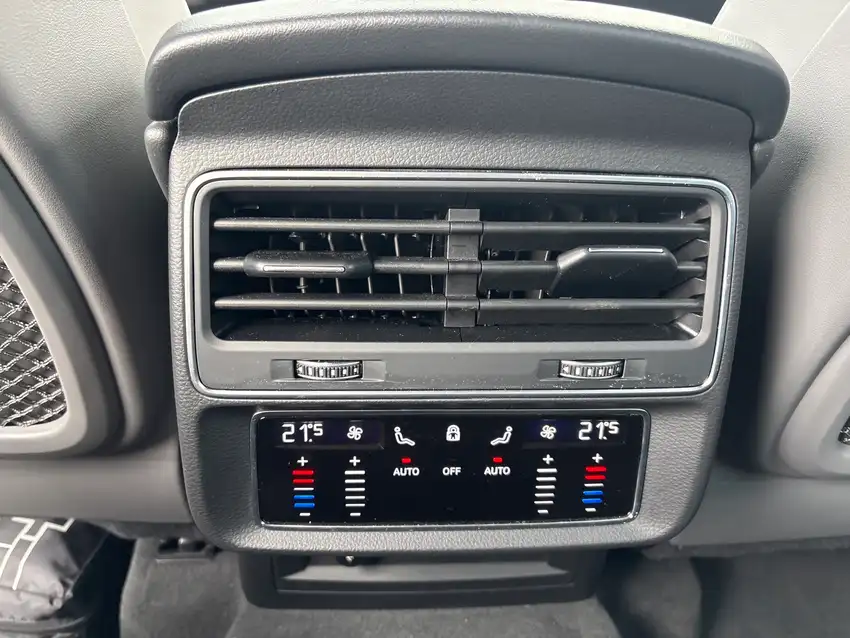 Audi SQ7 4.0 TFSI quattro - Originalfoto 28