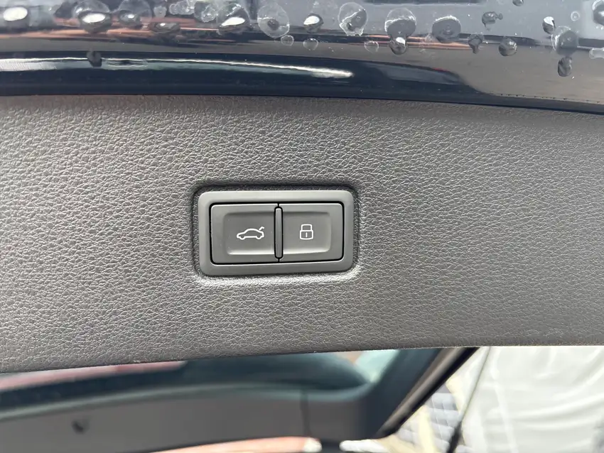 Audi SQ7 4.0 TFSI quattro - Originalfoto 30