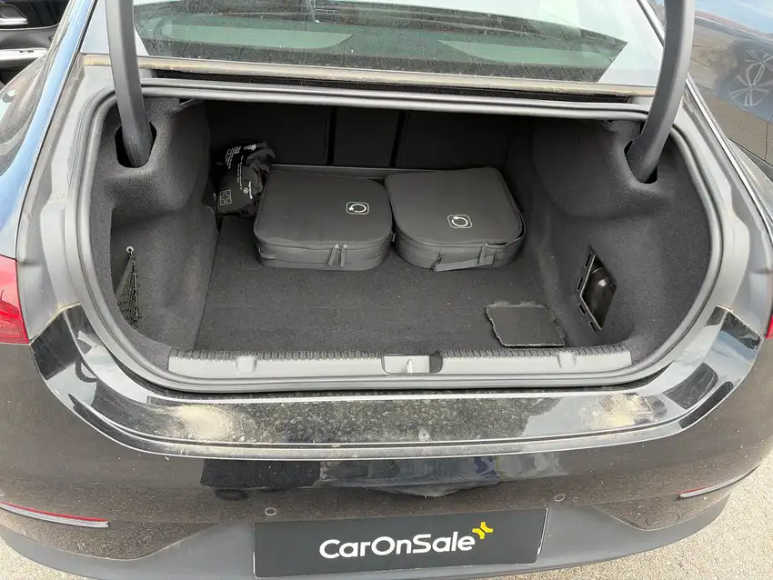 Mercedes-Benz EQE 300 - Originalfoto 14