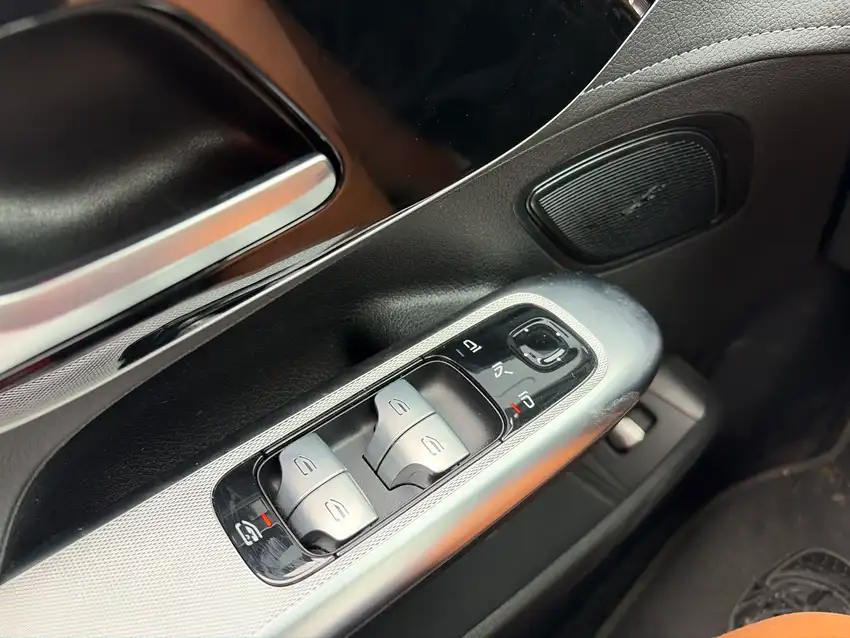 Mercedes-Benz EQE 300 - Originalfoto 23