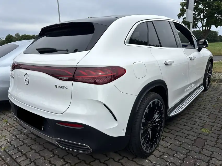 Mercedes-Benz EQE 350 4MATIC - Originalfoto 3