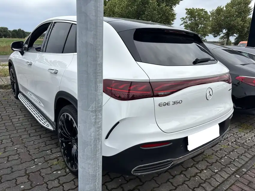 Mercedes-Benz EQE 350 4MATIC - Originalfoto 4
