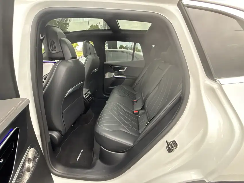 Mercedes-Benz EQE 350 4MATIC - Originalfoto 17