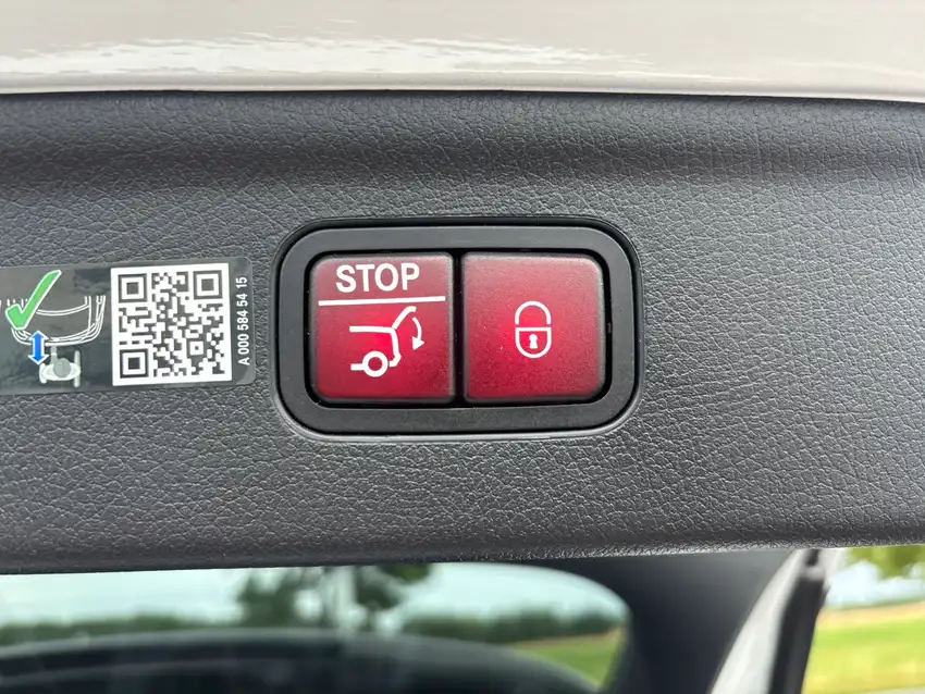 Mercedes-Benz EQE 350 4MATIC - Originalfoto 28