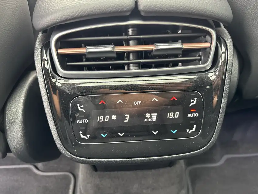 Mercedes-Benz EQE 350 4MATIC - Originalfoto 33