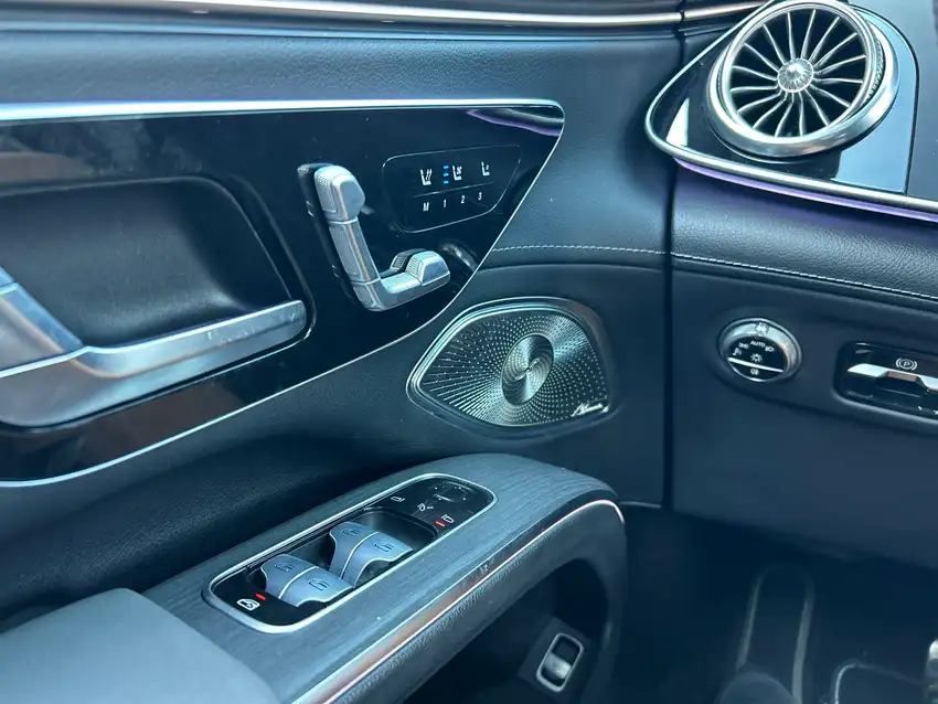 Mercedes-Benz EQS 450+ SUV - Originalfoto 25