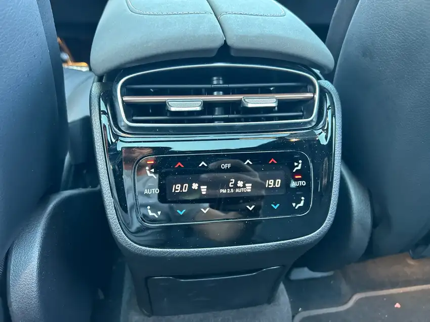 Mercedes-Benz EQS 450+ SUV - Originalfoto 29