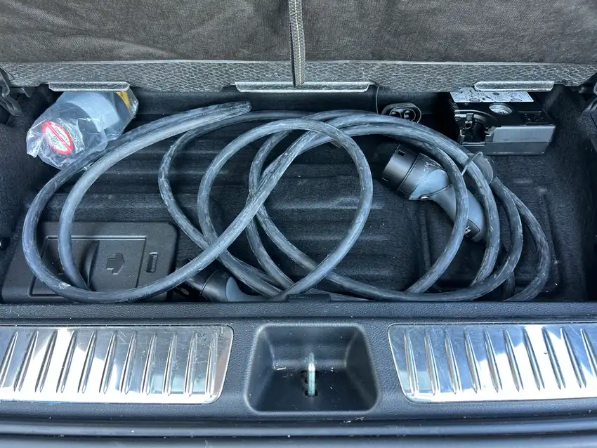 Mercedes-Benz EQS 450+ SUV - Originalfoto 31