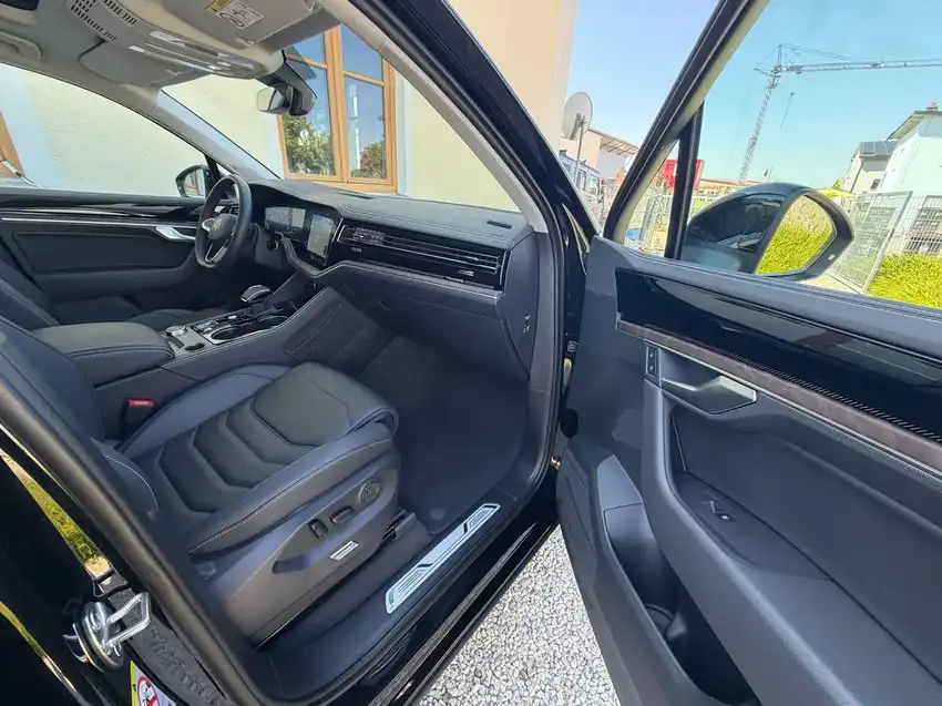 Volkswagen Touareg 3.0 V6 TDI Elegance - Originalfoto 16