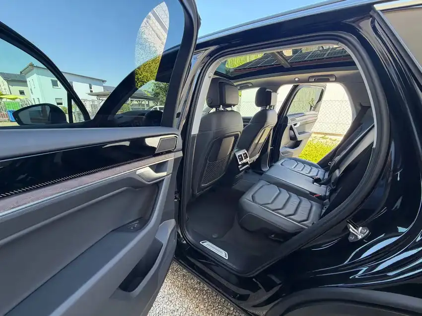 Volkswagen Touareg 3.0 V6 TDI Elegance - Originalfoto 18
