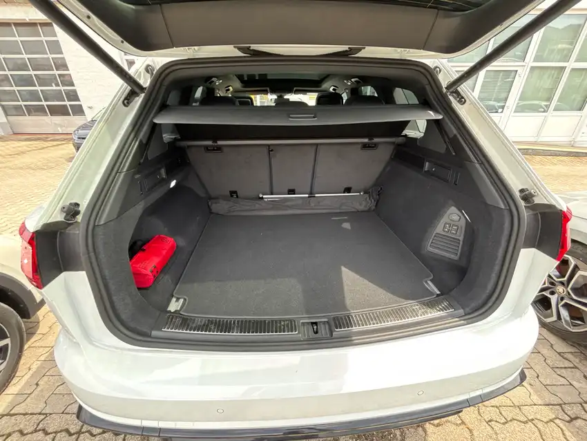 Volkswagen Touareg 3.0 TDI R-Line - Originalfoto 14