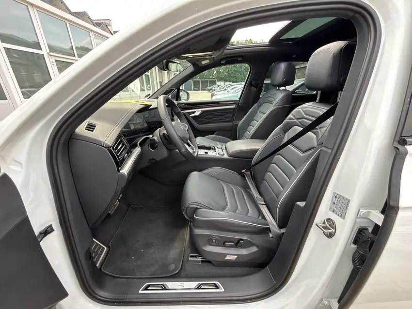 Volkswagen Touareg 3.0 TDI R-Line - Originalfoto 16