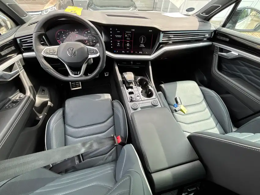 Volkswagen Touareg 3.0 TDI R-Line - Originalfoto 18