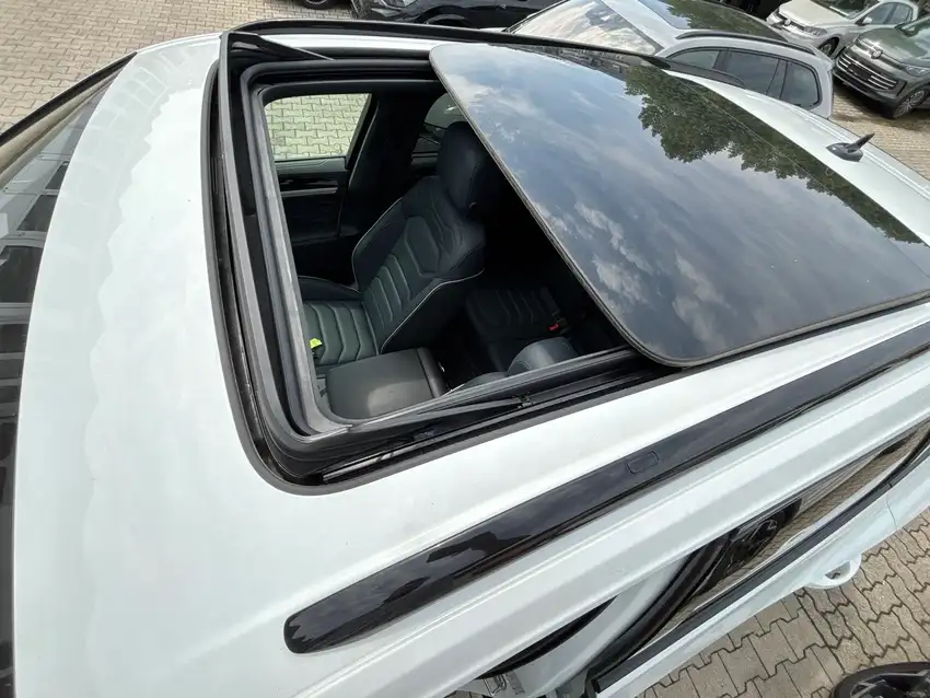 Volkswagen Touareg 3.0 TDI R-Line - Originalfoto 28