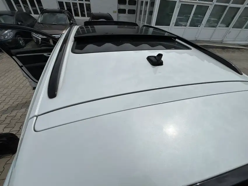 Volkswagen Touareg 3.0 TDI R-Line - Originalfoto 29