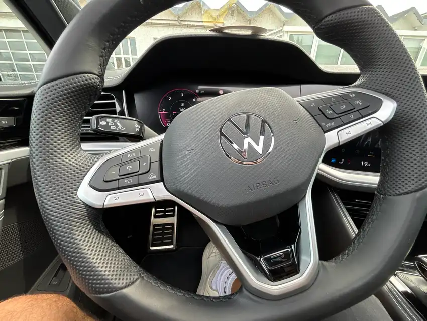 Volkswagen Touareg 3.0 TDI R-Line - Originalfoto 34