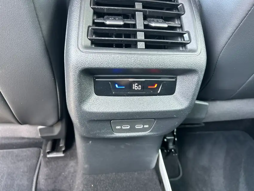 Volkswagen Tayron 1.5 TSI eHybrid Life - Originalfoto 30