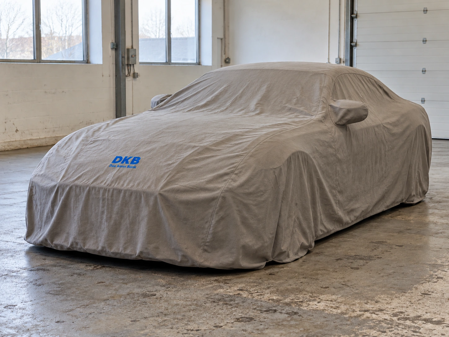 Vorschau: Coupé unter einem Seidentuch mit DKB-Logo
